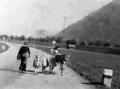 An der Straßengabel zwischen Burgrain und Farchant - 1940
