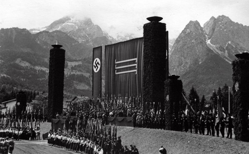 NS-Propagandaaufmarsch auf der "Schlageter-Kampfbahn" (Sportplatz am Groeben) - 1937